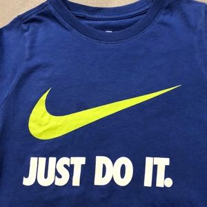 Boys Nike short sleeve shirt